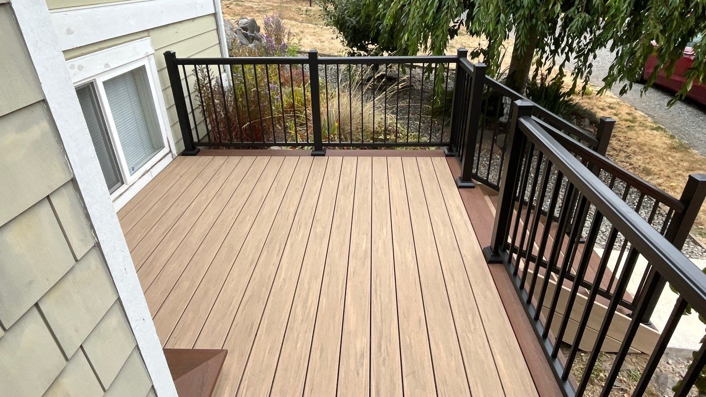 composite deck with border - Custom Composite Deck Builder and contractor west seattle wa