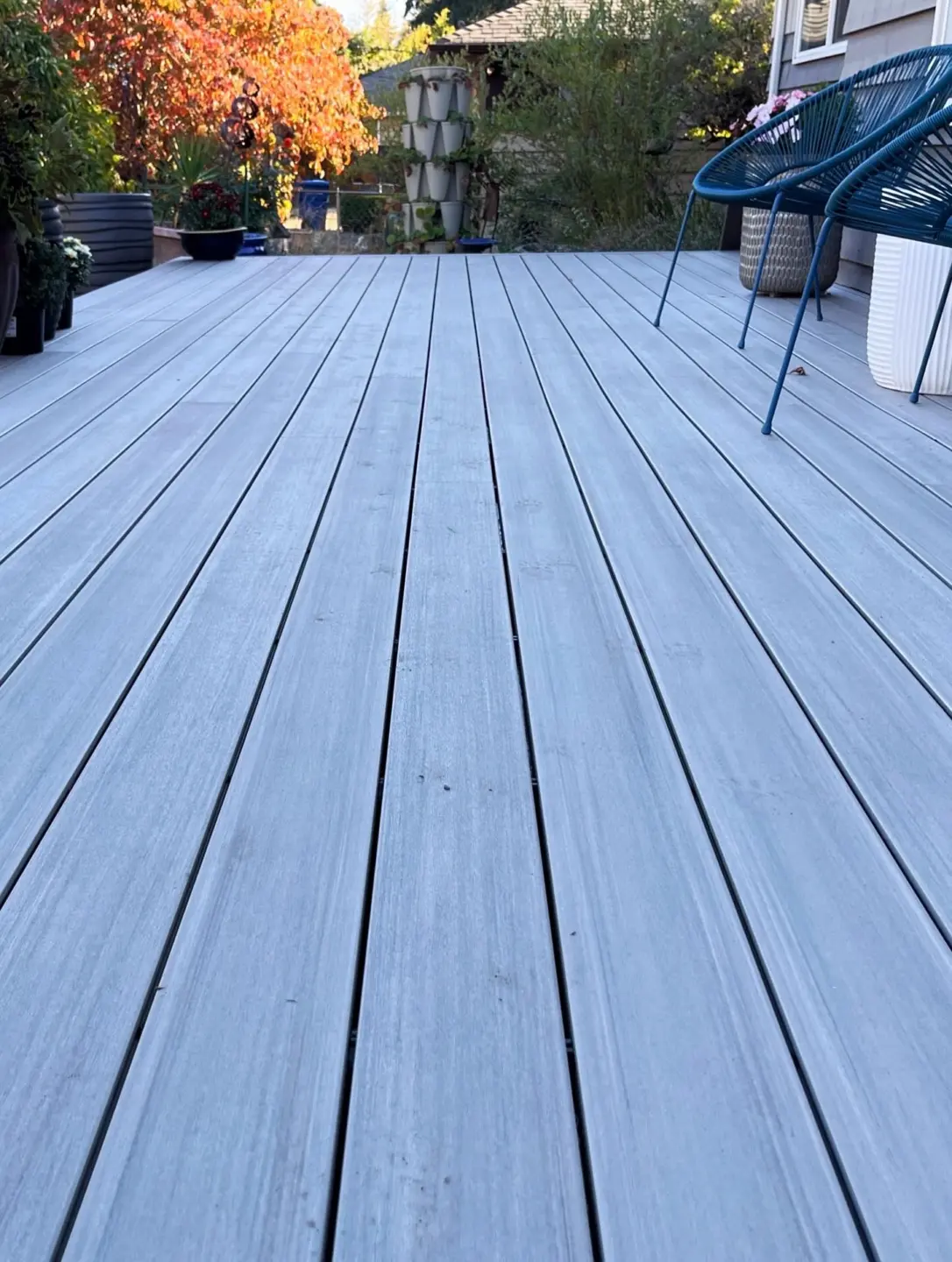 close-up-of-alki-residential-deck-with-chairs