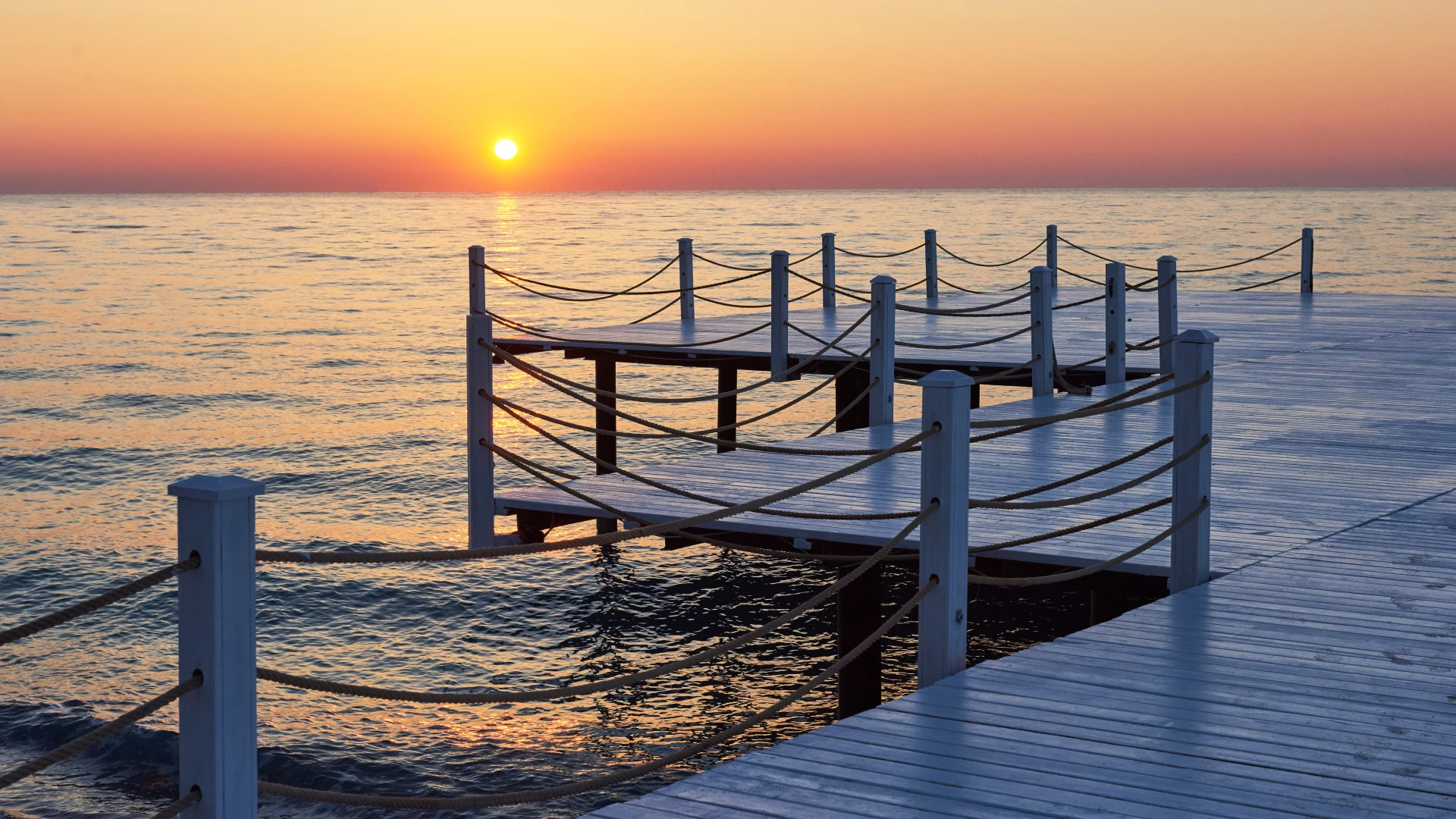 piling-dock-featuring-sunset-view-in-seattle-wa