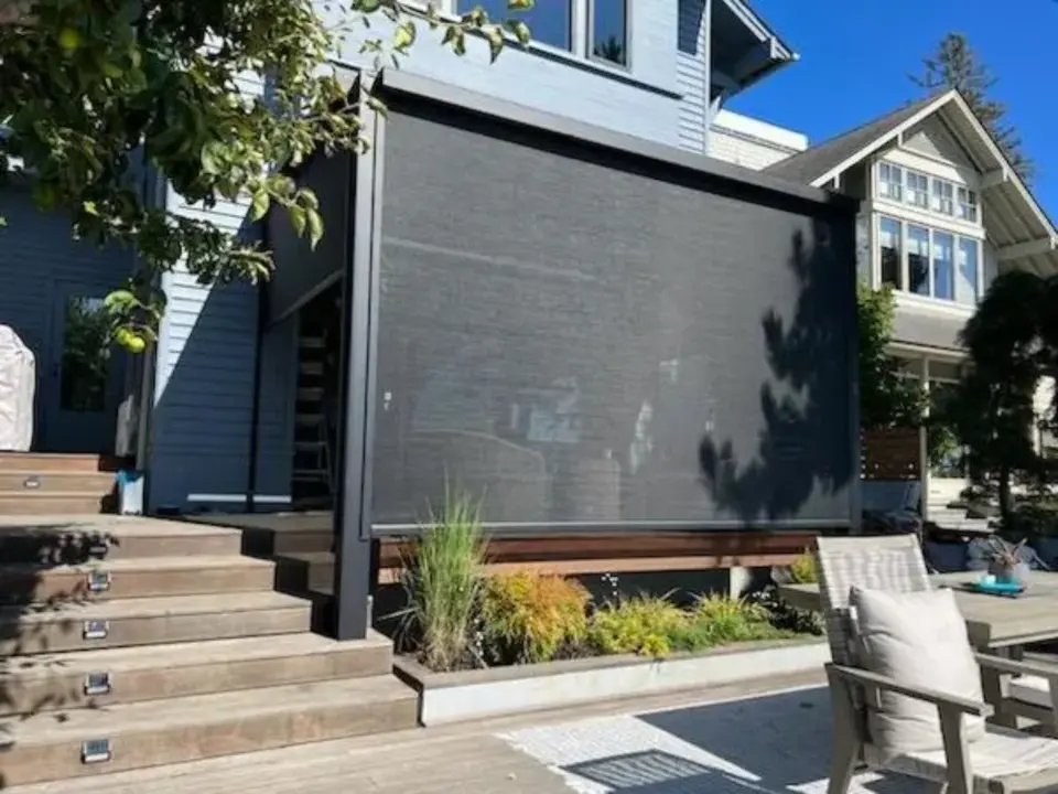 porch-with-templar-privacy-screen-and-deck-with-lighting-on-stairs-in-seattle-wa