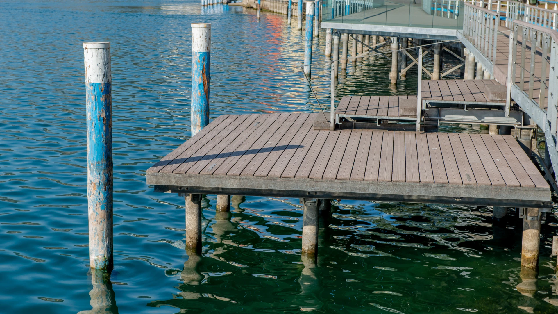 residential-dock-with-stairs-and-wire-metal-railing-in-seattle-wa