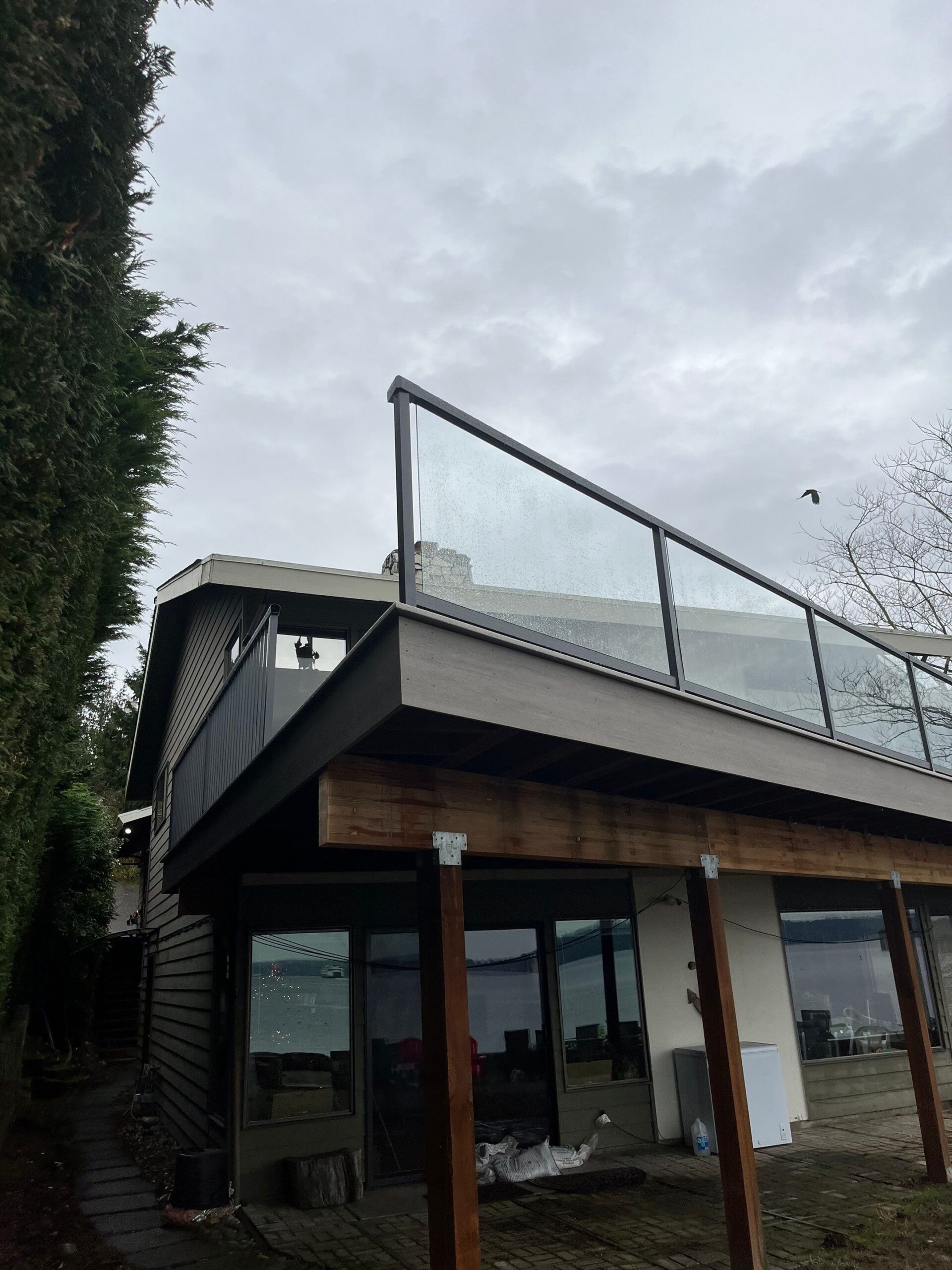 under-deck-with-glass-railing-and-porch-on-the-below-in-seattle-wa